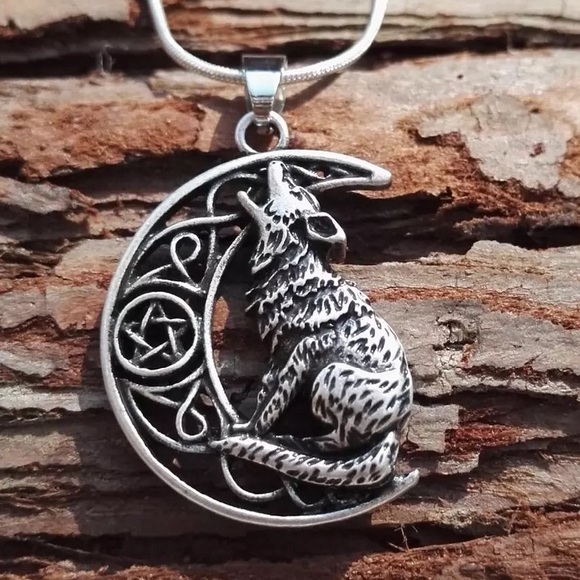 New Magic Wolf Moon Silver Boho Pendant Necklace - Picture 2 of 3